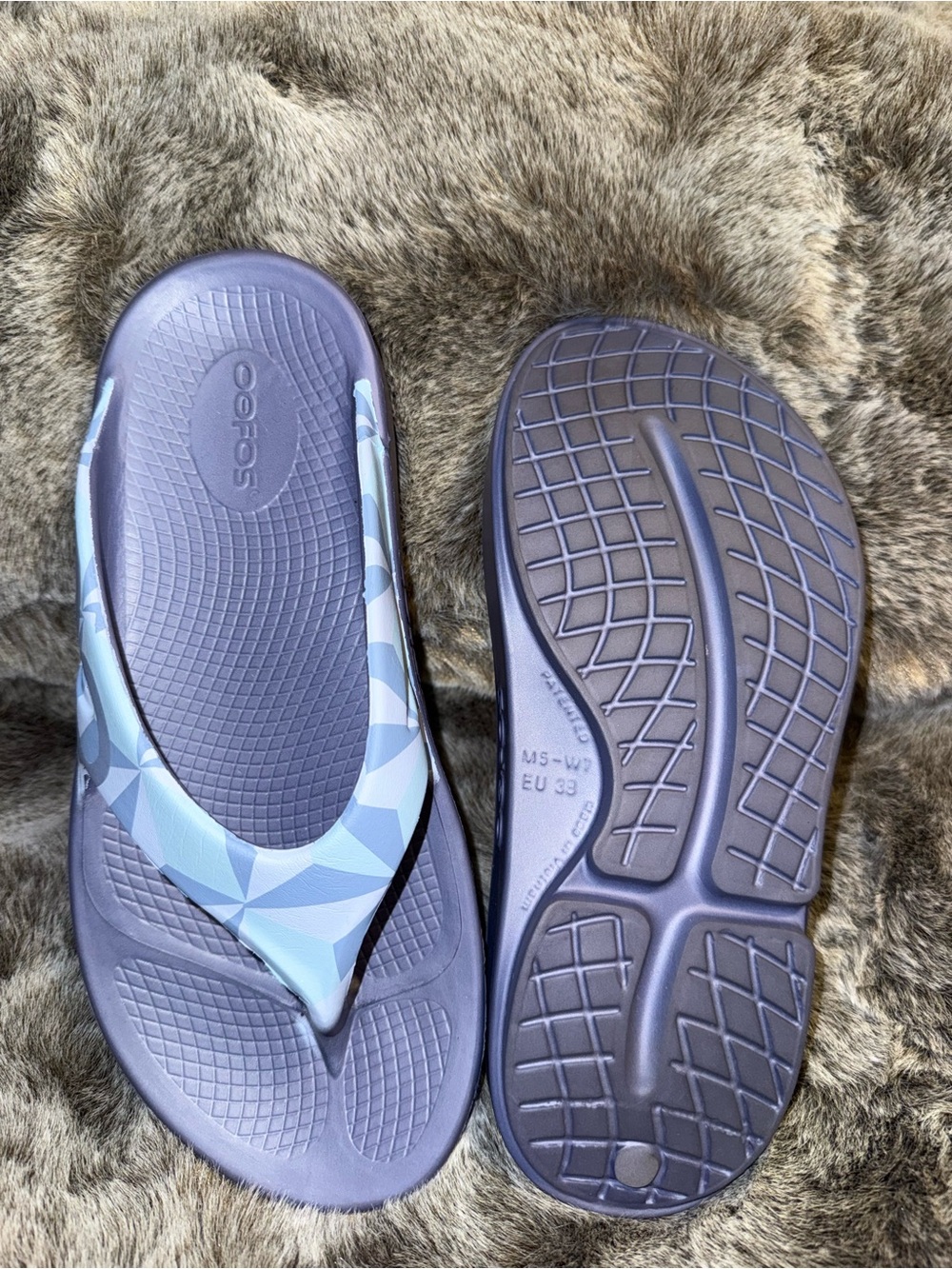 OOFOS Purple and Light Blue Geometric Thong Sandals - Picture 2 of 2